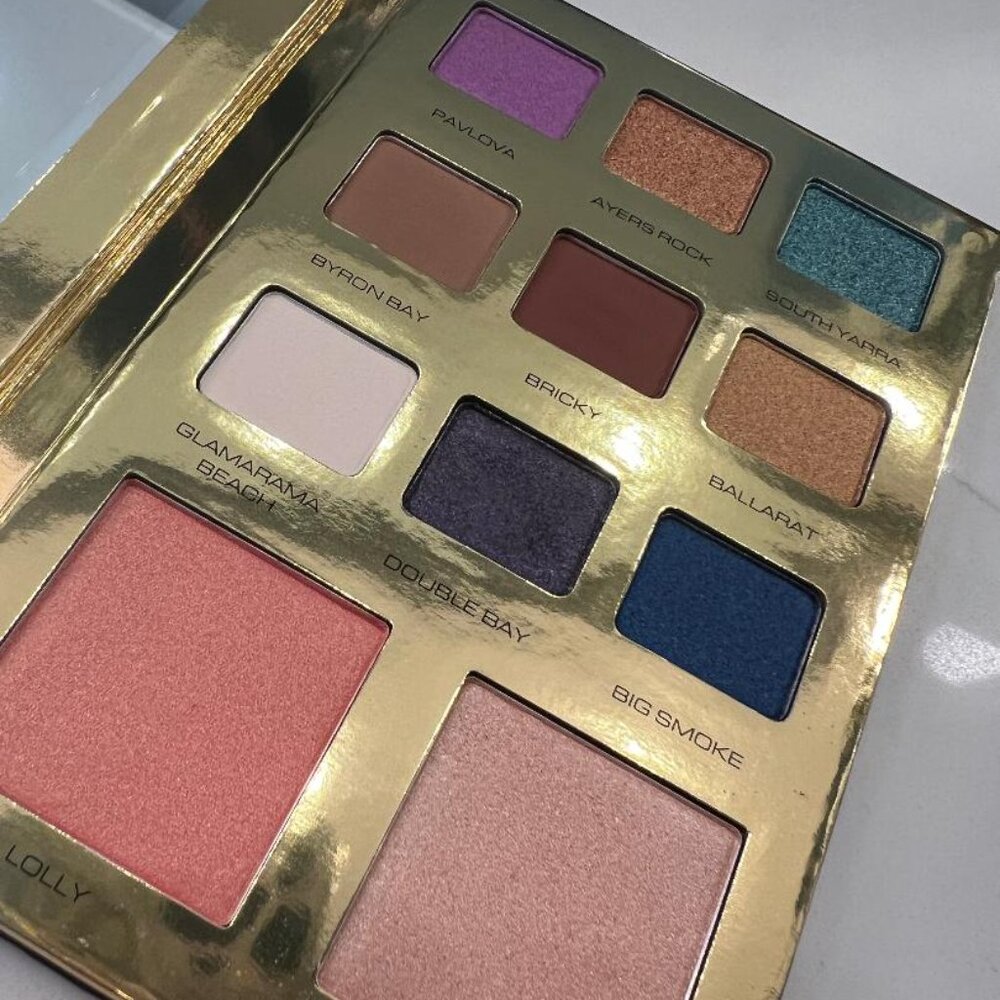 Voyager Collection Eyeshadow Palette - Picture 8 of 12